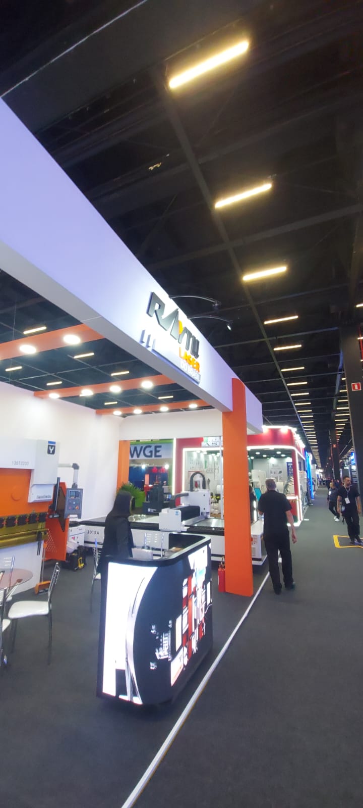 Stand Raytu Laser em feira corporativa